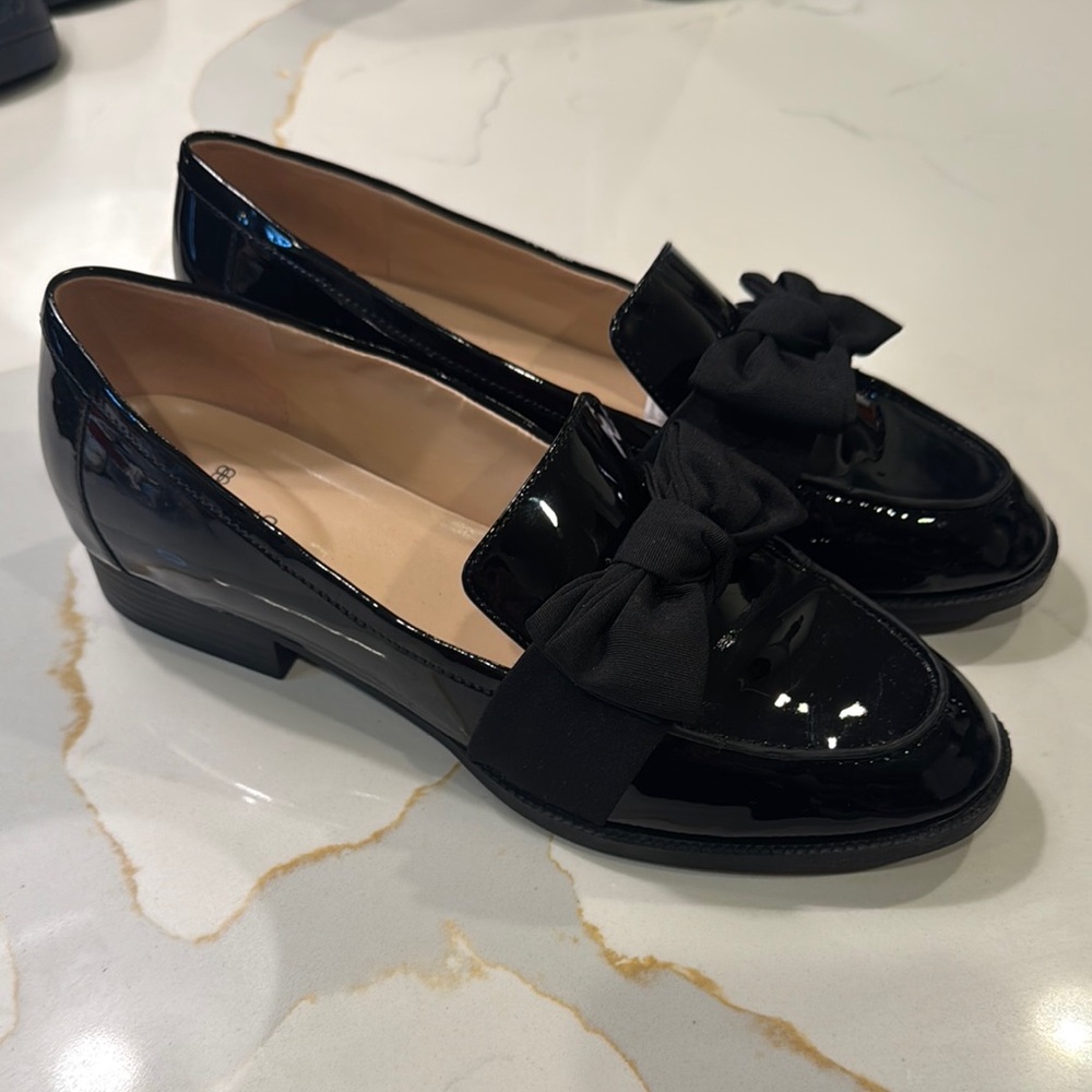 Bandolino Black Loafers with Elegant Bow